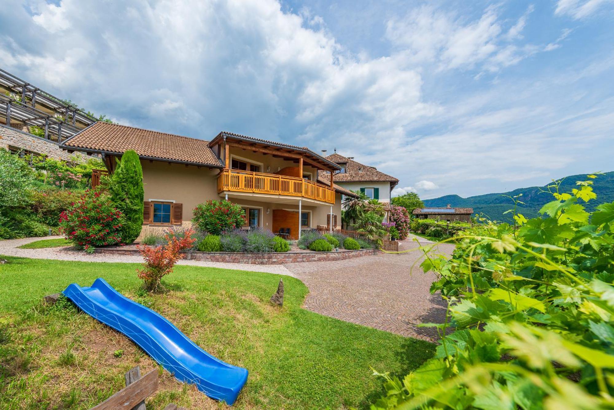 Weinhof Am See Caldaro Exteriör bild