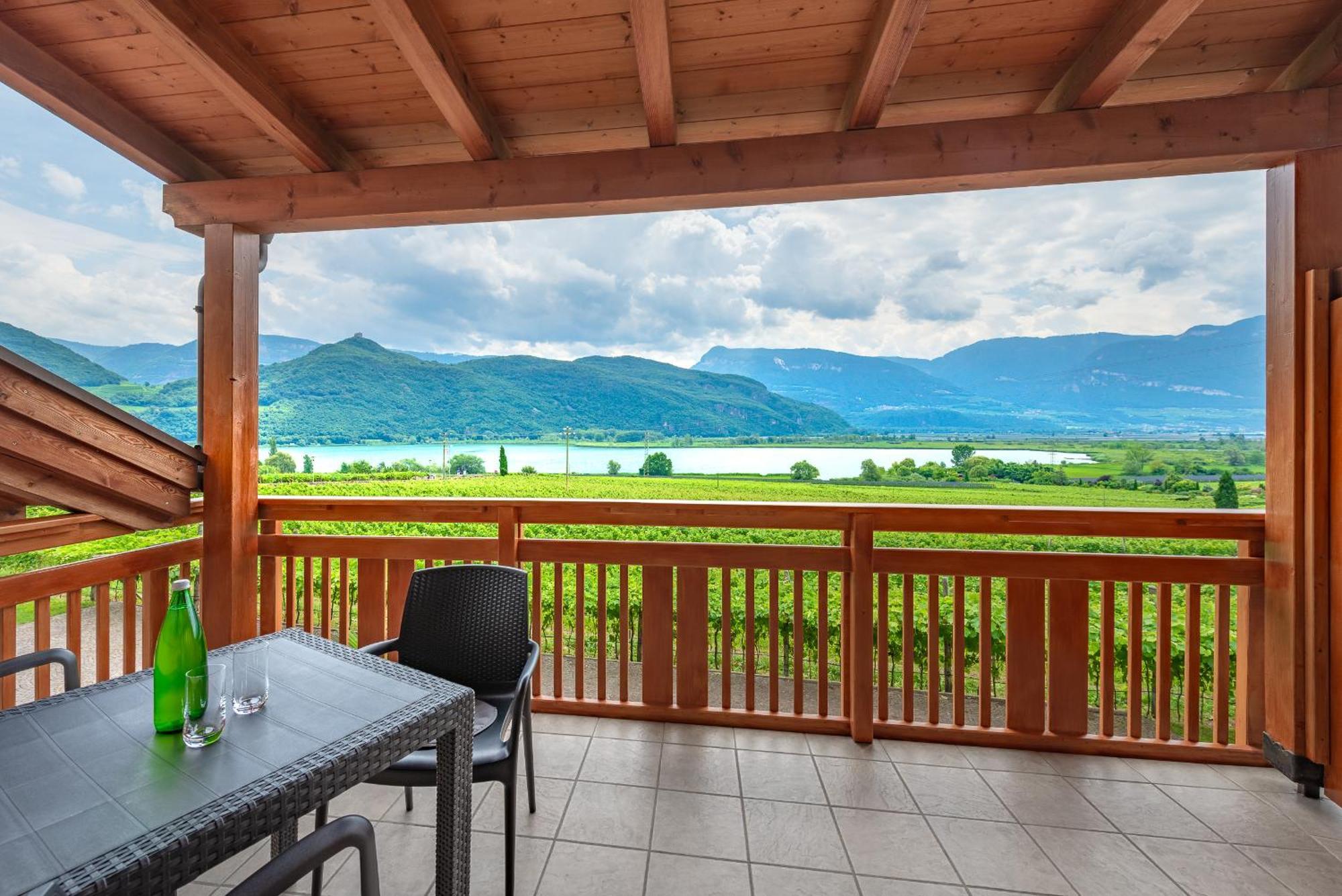 Weinhof Am See Caldaro Exteriör bild