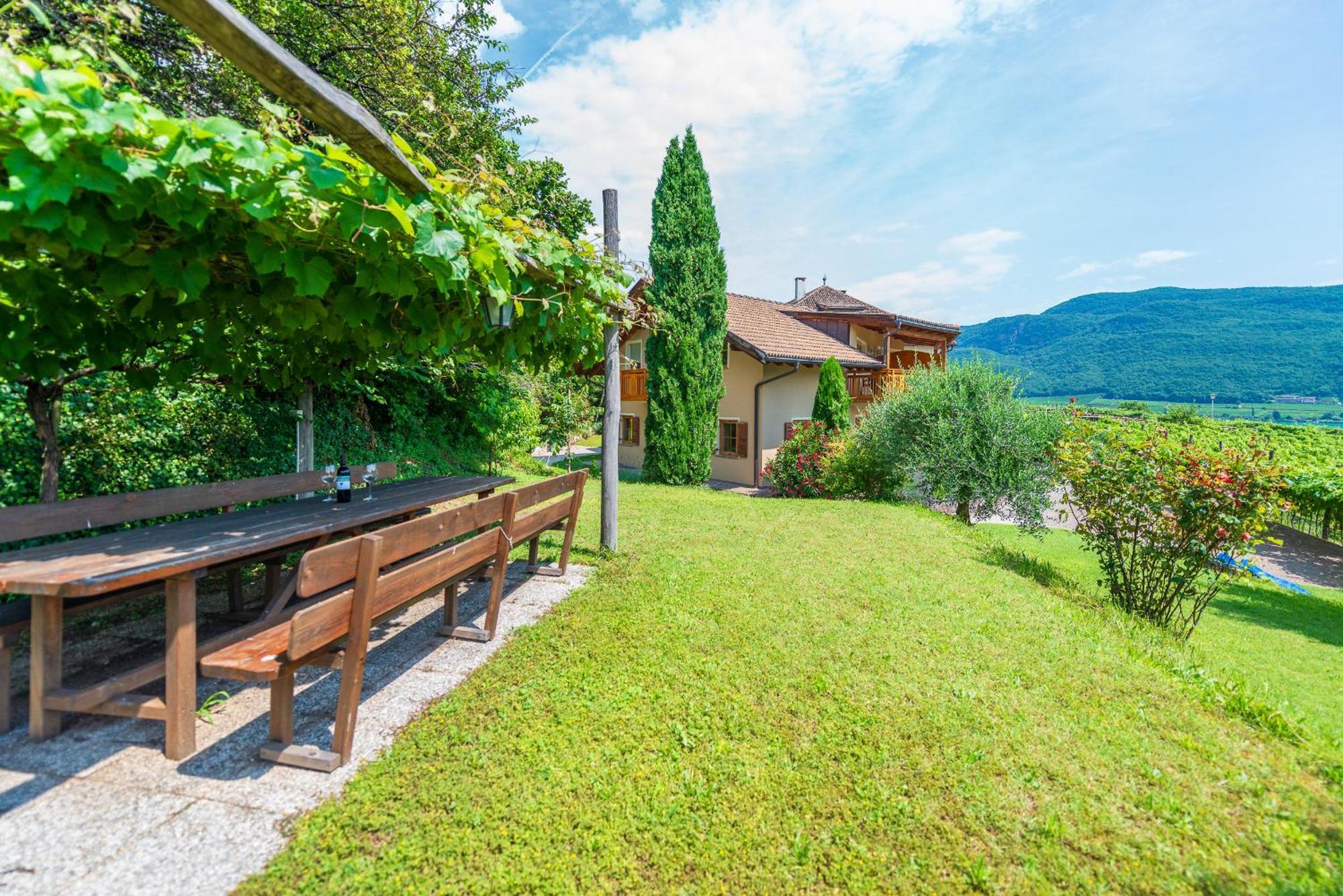 Weinhof Am See Caldaro Exteriör bild